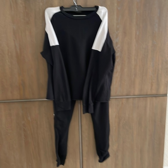 VLVT  by Graham and Spencer black and white lounge set - Picture 2 of 11